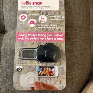 Selfie Snap Wireless Shutter Control - Black